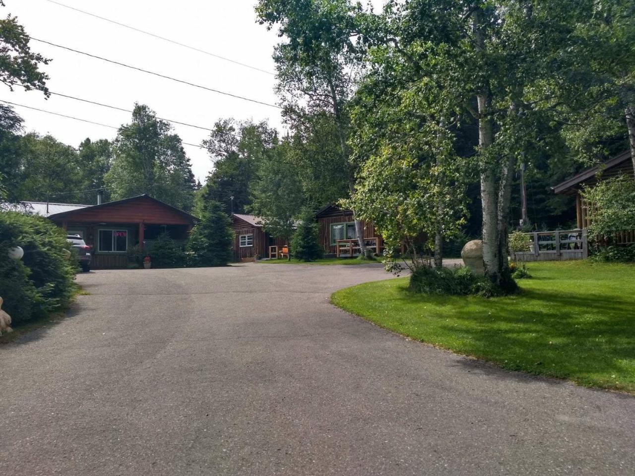 High Falls Motel & Cabins Wawa Exteriér fotografie